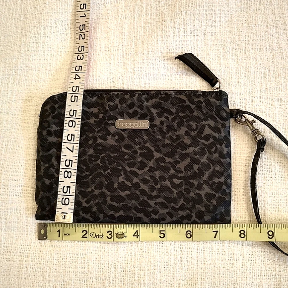 Baggallini Cheetah Gray Wristlet RFID- Blocking Zip Purse
